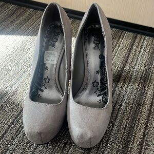 Brash suede beige gray pumps 8
